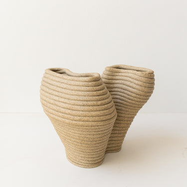 Ninho Série 03 Sculptural Clay Vessel, Medium - Mararamiro