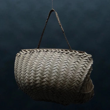 Baby-carrying basket by Xavante