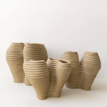 Ninho Série 03 Sculptural Clay Vessel, Medium - Mararamiro
