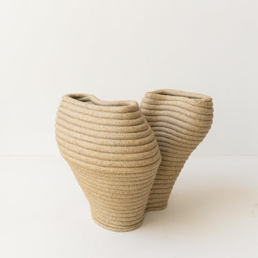 Ninho Série 03 Sculptural Clay Vessel, Medium