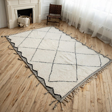 Moroccan Beni Ourain Rug With Side Details - 6.5ft x 10ft - Mararamiro