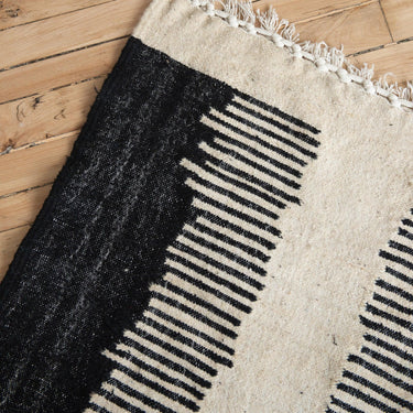 Moroccan Kilim Rug - 5ft x 8ft - Mararamiro