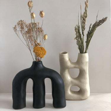 Ombligos Stoneware Vase by Ila Cerámica - Mararamiro