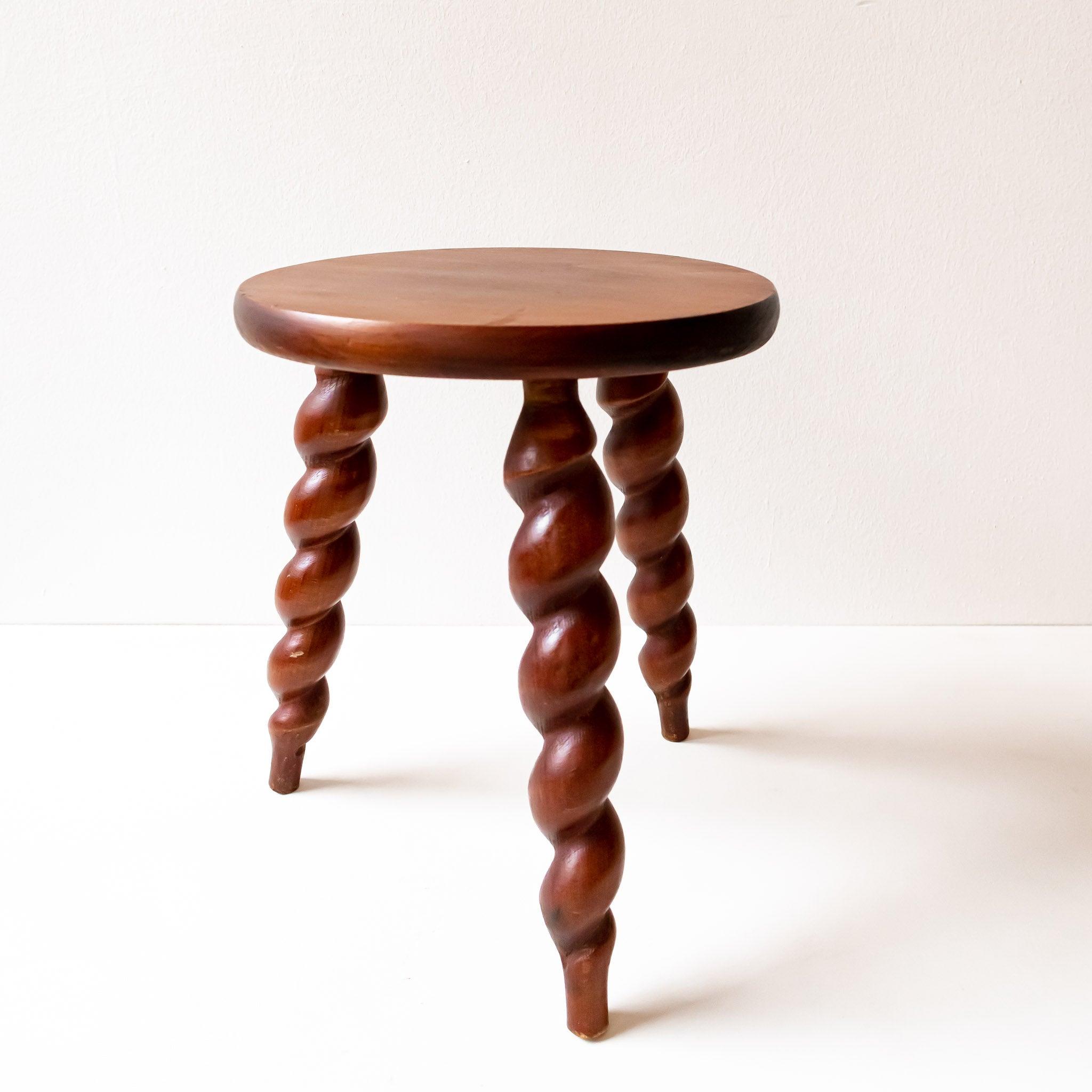 Spindle Leg Stool No1 – Mararamiro