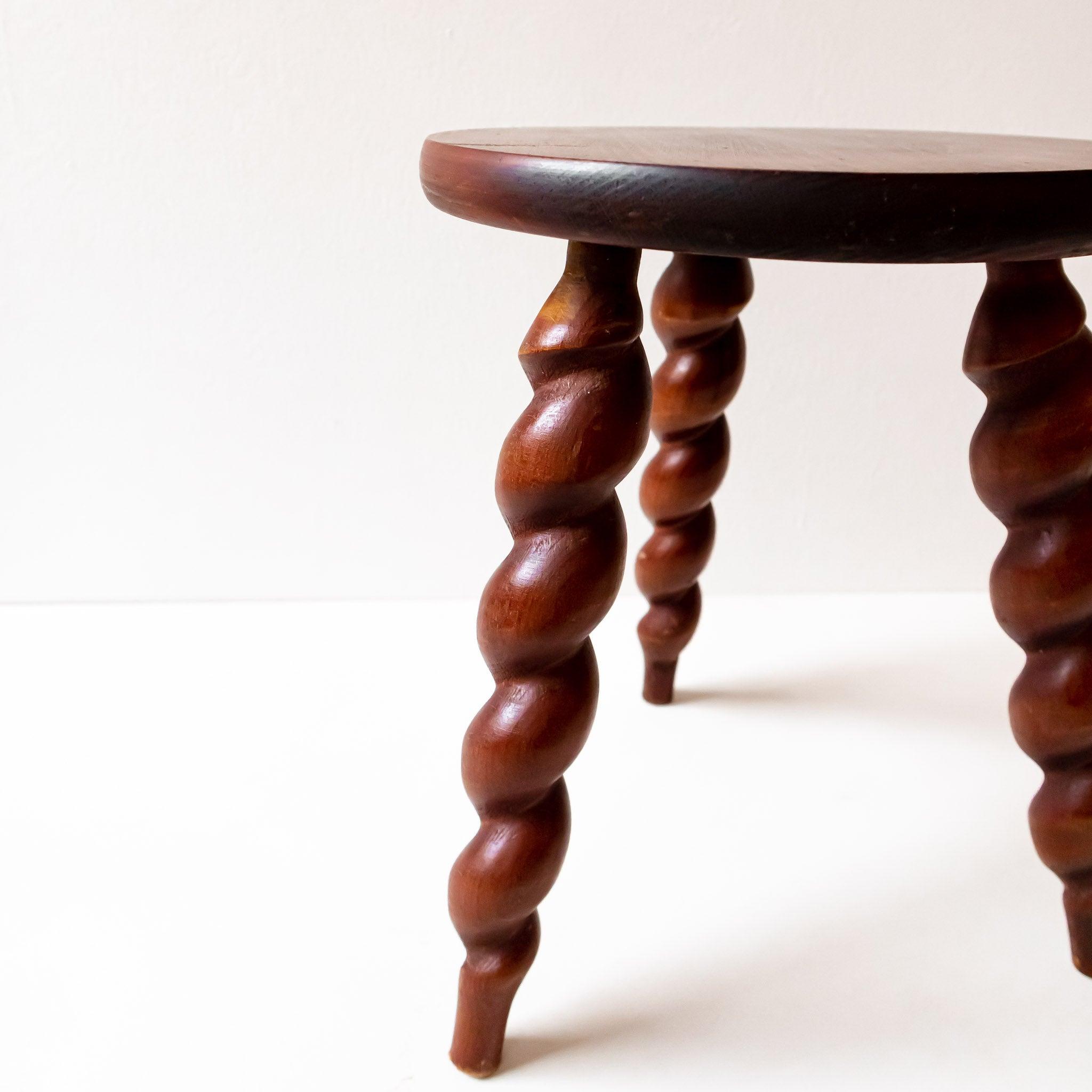 Spindle Leg Stool No1 – Mararamiro