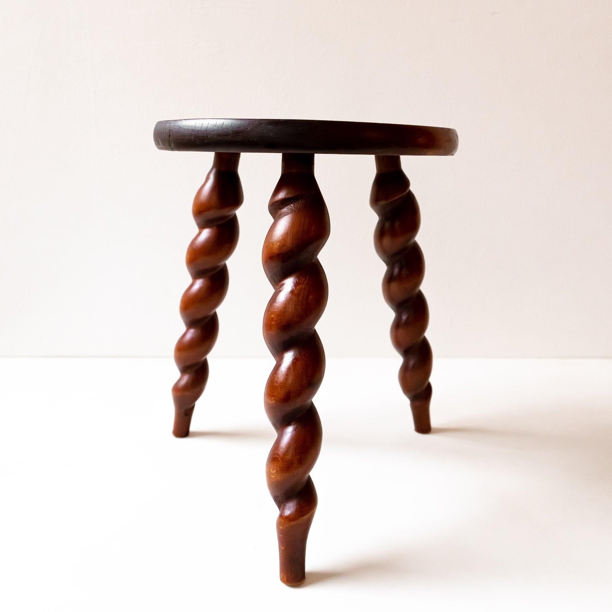 Spindle Leg Stool No2 – Mararamiro