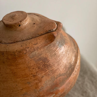 Vintage Clay Vessel With Lid - Mararamiro