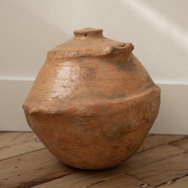 Vintage Clay Vessel With Lid - Mararamiro