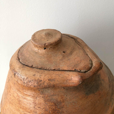 Vintage Clay Vessel With Lid - Mararamiro