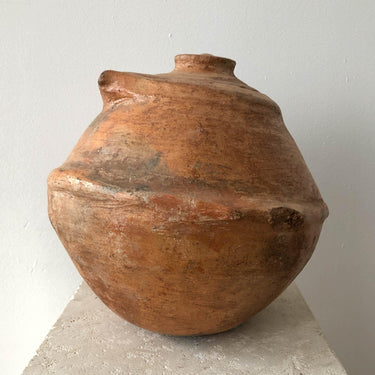Vintage Clay Vessel With Lid - Mararamiro