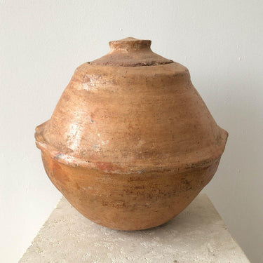 Vintage Clay Vessel With Lid - Mararamiro